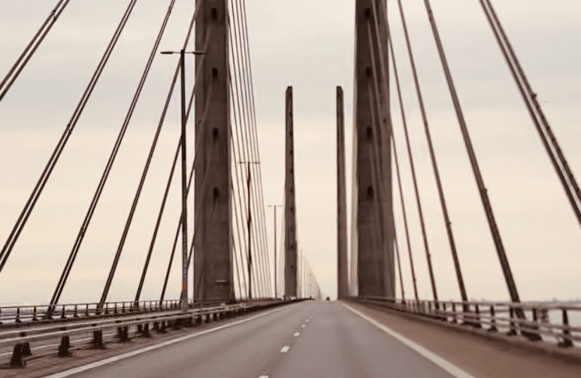 Ponte a due piani, uno sopra l’acqua e uno sotto!  ﻿